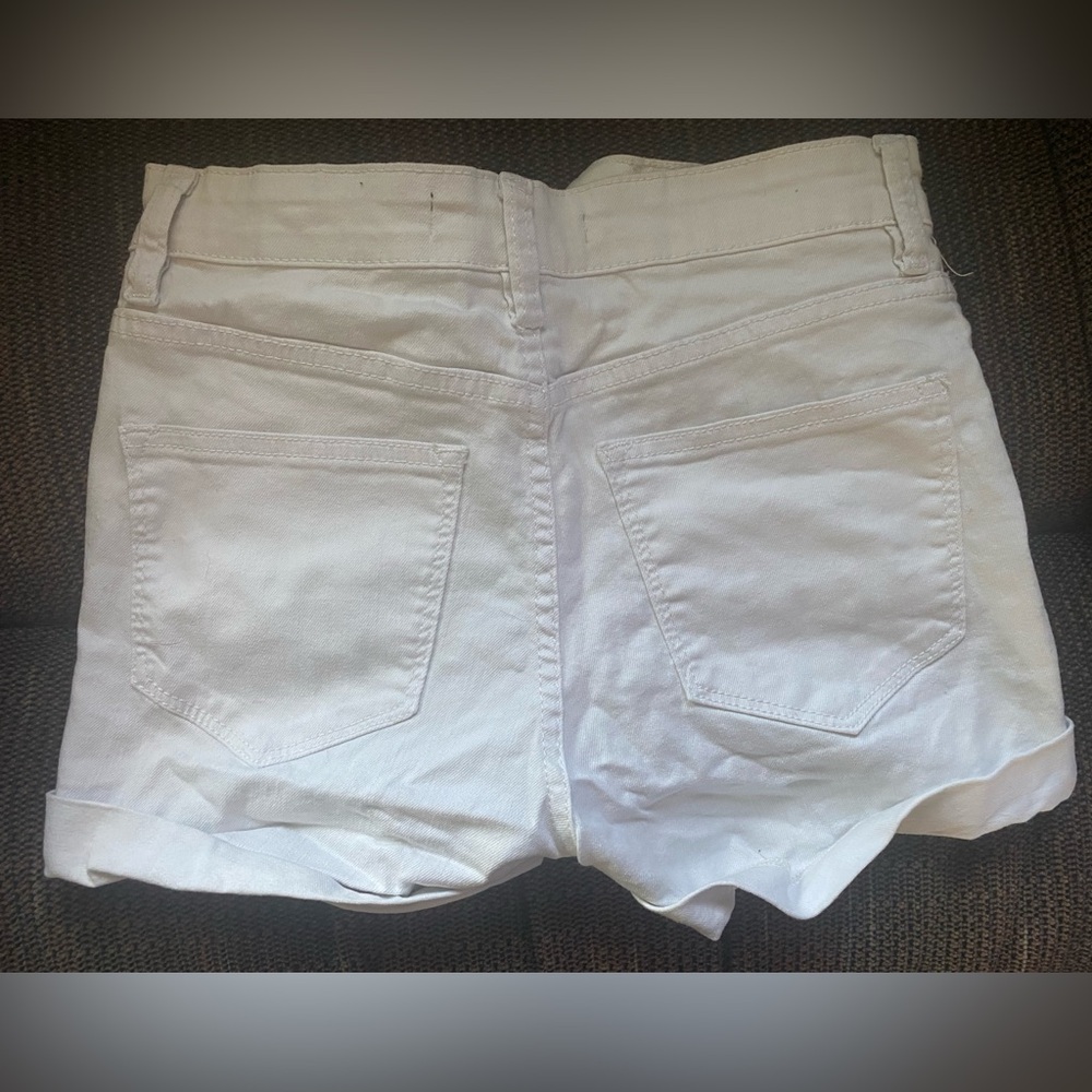 Juniors white high rise shorts